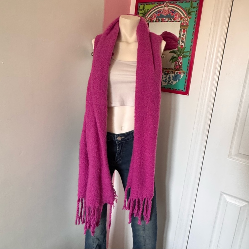 Chic Pink Fringed Scarf